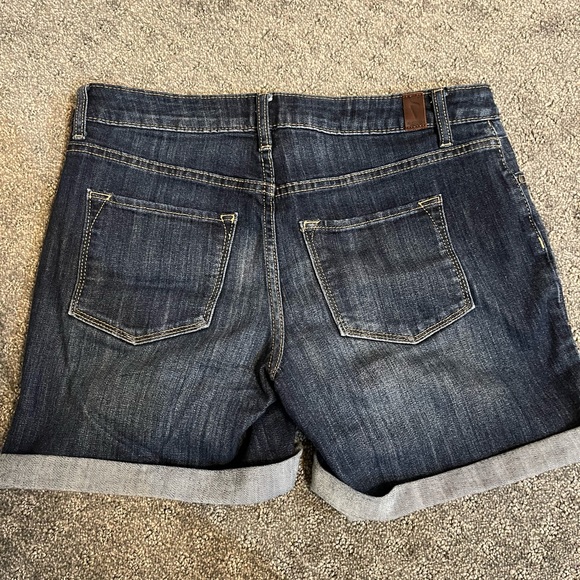 Simply Vera Vera Wang button fly, mid-rise shorts, size 2 - Picture 4 of 5